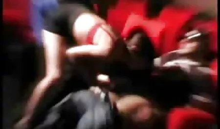 L'operatore ha gettato la modella bionda sul sesso film erotici in lingua italiana di gruppo insieme ad un amico