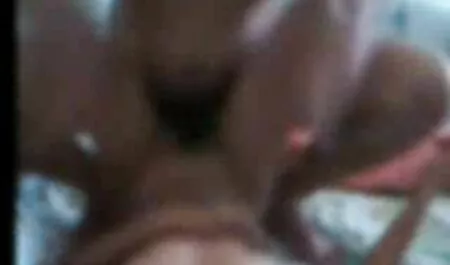 L'uomo ha tirato fuori la sua baracca per il sesso anale con la ragazza magra massaggi porno video gratis