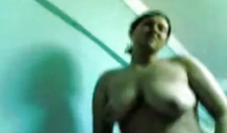 Valeria Kai diffusione sesso macchina in la sua stanza e è venuto film erotico on line su esso