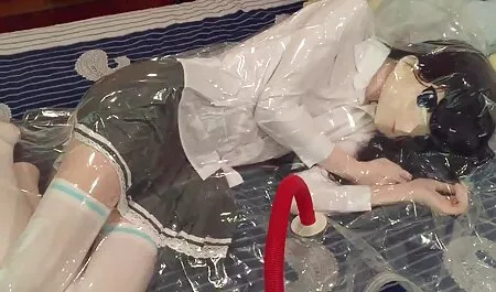 Slut sporco con grandi tette si dà al film erotico free ragazzo e spremere 。