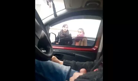 Inserito in film massaggi porno Fisting anale Fan una bottiglia di champagne attraverso un buco in Jeans