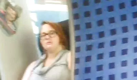 Signora video altamente erotici in rosa biancheria intima долбится In anale su il divano