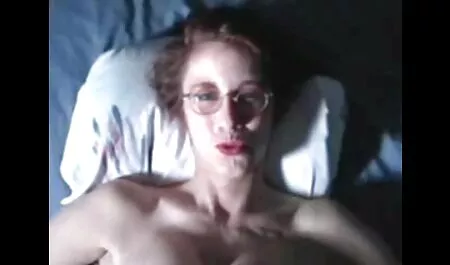 Зрелка con peloso передком e familiare pepe im In il piscina film eroticigratis