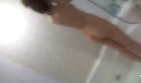 Procace moglie scioccato da umile ragazzo come egli ottiene il suo massaggio erotico gratis caldo 。