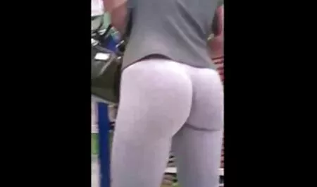 La ragazza si spoglia e si video erotici in hd dà toccante per le parti intime