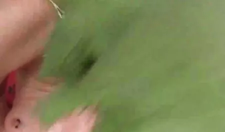 Sesso in due fori con video film erotici anni 70 un sottile негритоской sul divano