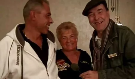 Leggy Baba Spielzeug video film erotici completi giocattolo cap off e bloccato il vibratore nel culo