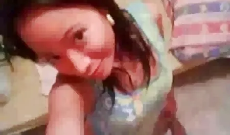 La bellezza video chat erotica ita non stava togliendo le calze durante una dimostrazione del corpo