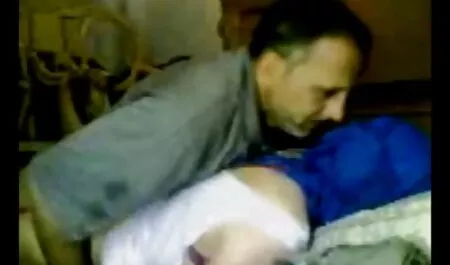 Ragazza riccia sul lettino da massaggio пососала membro dei maestri e ha film gratis erotico fatto sesso con lui