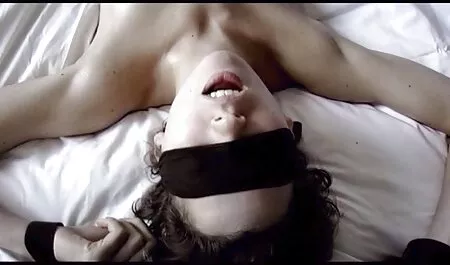 Dick Gent gentleman ha dato se stesso filmati amatoriali erotici gratis sul pavimento tra le cose