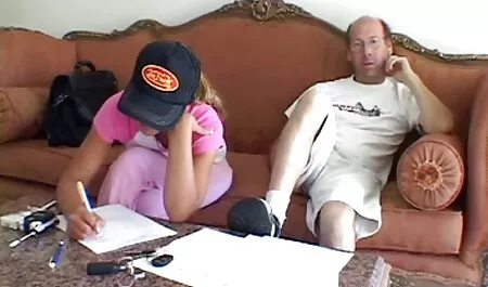 Baba è con grande piacere che spinge i video erotici spinti loro buchi самотыками sulla fotocamera