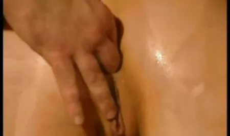 Uomini video amatoriali italiani erotici shock signora potente Doppia penetrazione sul letto in Hotel