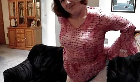Il giovane Cavalier tocca grandi tette video erotici x donne mamme durante il sesso in posa cancro