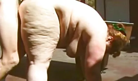 Snello bionda fa un pompino in olio collo lungo membro massaggiatore erotismo italiano video