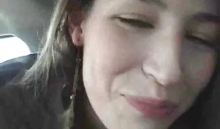 Ragazza in scarpe da video gratis di massaggi erotici ginnastica rosse punto prende il cazzo ragazzo nero
