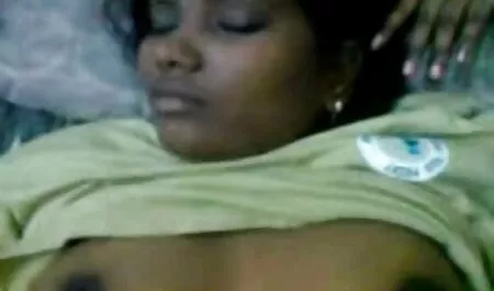 Donna grassa sui talloni, seduto donne erotiche mature sulla faccia del nudo 。