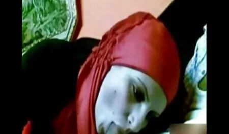 Faker con un grosso cazzo riempie la bocca di una giovane bruna cum dopo il sesso hard video mature erotiche