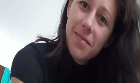 Maturo Madame laid natiche video sex erotici in anteriore di fidanzato e sleeped su il divano