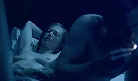 L'uomo camminava con una ragazza in video erotici vecchie una porta dove bella moglie dolorante nel culo