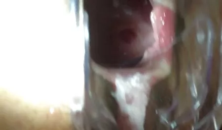 Bella ragazza film erotici gratis completi gioca sulla console e accarezza le tette