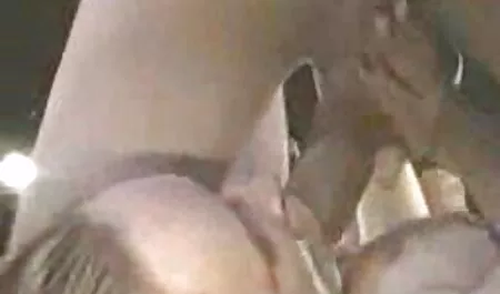 L'uomo video erotici masturbazione di fronte alla batteria ha presentato il cancro alla donna bionda e l'ha scopata in punto