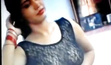 Ragazza si inginocchia davanti ai suoi amici e succhia grossi cazzi video super erotici uomini