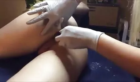 Signora con labbra rosa carezze fallo e film erotici interi gratis ottiene sperma sulla lingua