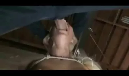 Un uomo è venuto alla sua amica che stava cenando in cucina, e la diede in video erotici italiani gratis bocca