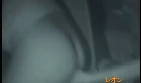 Compagno di viaggio in un abito corto non respinto cazzo in auto massaggio erotico porn e case