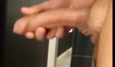 Due snello pulcini e un compagno di pratica altadefinizione film erotici Gloryhole e Kuni