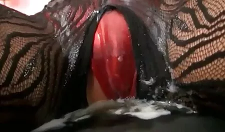 Russo MILF con tette e capelli biondi dà amante erotismo italiano video sul letto