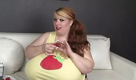 Modello paffuto elegante con film erotici porno gratis i capelli rossi in posa per il fotografo