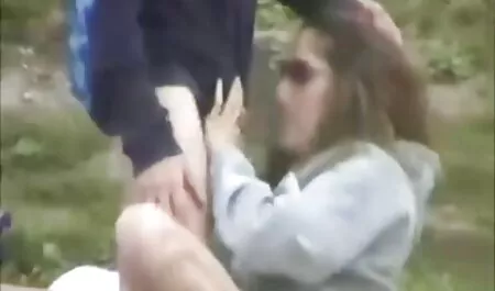 Skinny massaggi giapponesi erotici moglie ingoia il cazzo BOSS durante l'intervista