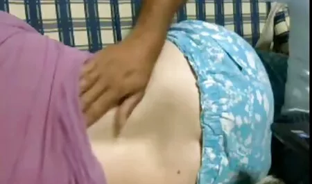 Skinny mucca tirato le mutandine e camminato su un membro a filmini erotici italiani strisce 。