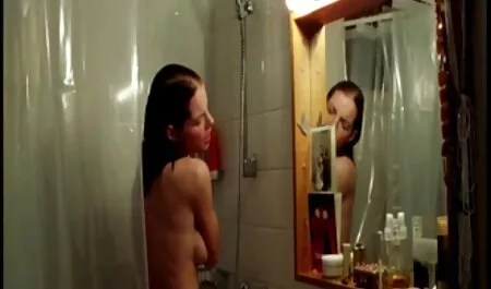 Moglie scopa punto sano Dildo video erotico hot prima di coricarsi sul letto