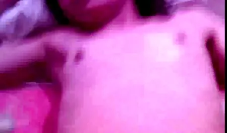 In uno video erotici online strip club tutti bruciano la passione e si preparano per il cazzo pubblico