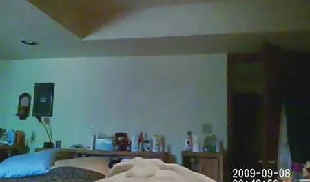 Mettere film erotici porn malato di cancro телочку e ha iniziato fisting con i suoi jeans strappati