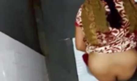 Giovane bionda si masturba Vagina, Parted dito youtube filmati erotici labbra