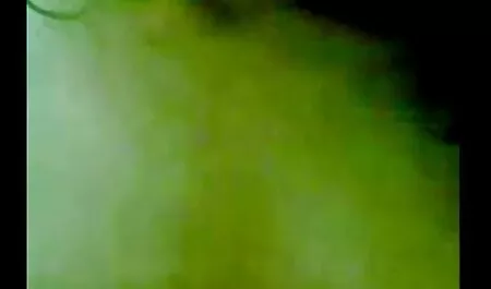 Ragazza in lingerie nera сношается con film erotici xxx il ventilatore sul letto
