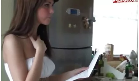 MILF con capelli castani e culo grosso succhiare il cazzo l'uomo erotico film gratis e ha preso il cazzo in punto