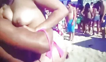 Kinky MILF mutandine video erotici stupro tirato in bagno e L'ano 。