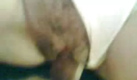 Scorie russe spalmate di olio di siti erotici gratis pizzo rosso e si masturba con le dita sul pavimento