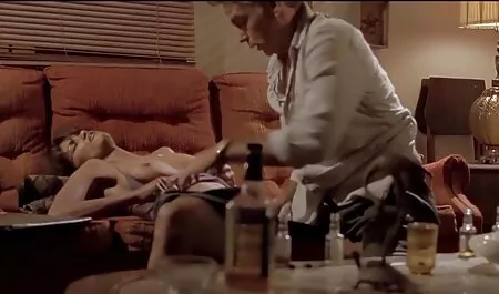 Bellissimo MILF film streaming erotici gratis in nero biancheria intima e occhiali fell su il tavola così il uomo stuck lei cazzo in il cap off
