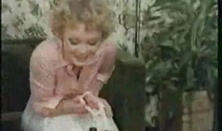 Elsa gin con i capelli video erotici privati biondi delicatamente succhia cazzo compagno di stanza e scopa con lui