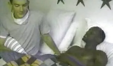 Yuka Тсубака si occupa dei video erotici mogli ragazzi del gruppo che fanno sesso e si toglie il berretto di sperma