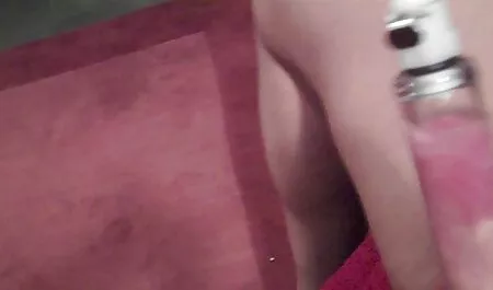 Худоаавая Ballerina ha film erotico hd indossato un abito nero e ha mostrato figa