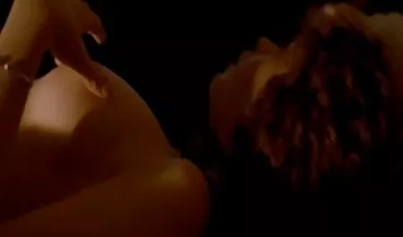 Il video erotici non porno ragazzo è cazzo anale su un sedia милфу con peloso cap