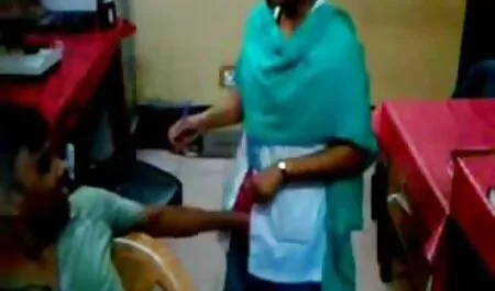 Mama video erotici hot helped Pompini Ragazzo сношать un giovane bellezza in un hat